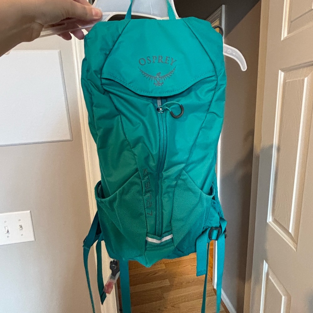 Osprey 7 Bike/Hiking/Outdoor Backpack with 2.5 L hydration - Never Used